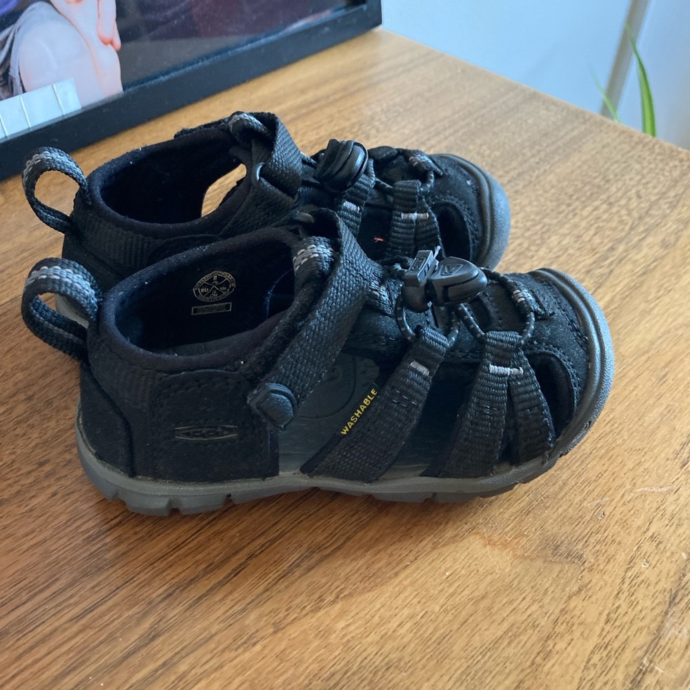 Keen toddler sandals size 8